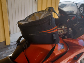 Tankkilaukku, Moottoripyörän varaosat ja tarvikkeet, Mototarvikkeet ja varaosat, Kontiolahti, Tori.fi Tankkilaukku, Moottoripyörän varaosat ja tarvikkeet, Mototarvikkeet ja varaosat, Kontiolahti, Tori.fi