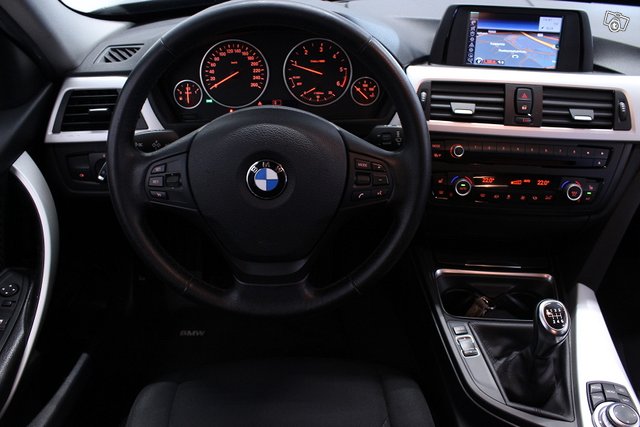 BMW 320 17