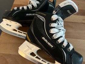 Bauer poikien luistimet, koko 32, Jääkiekko ja luistelu, Urheilu ja ulkoilu, Helsinki, Tori.fi Bauer poikien luistimet, koko 32, Jääkiekko ja luistelu, Urheilu ja ulkoilu, Helsinki, Tori.fi