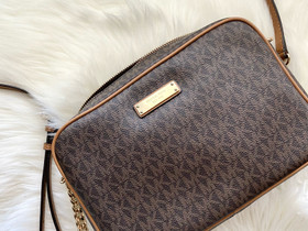 Michael Kors, Laukut ja hatut, Asusteet ja kellot, Joensuu, Tori.fi Michael Kors, Laukut ja hatut, Asusteet ja kellot, Joensuu, Tori.fi