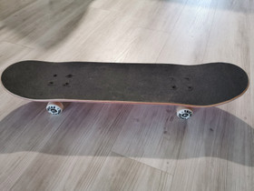 Tricks skateboard 80 cm, Rullaluistelu ja skeittaus, Urheilu ja ulkoilu, Porvoo, Tori.fi Tricks skateboard 80 cm, Rullaluistelu ja skeittaus, Urheilu ja ulkoilu, Porvoo, Tori.fi