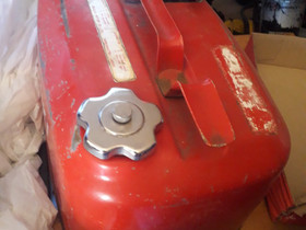 Suzuki veneen tankki 23L 20e, Veneen varusteet ja varaosat, Venetarvikkeet ja veneily, Paimio, Tori.fi Suzuki veneen tankki 23L 20e, Veneen varusteet ja varaosat, Venetarvikkeet ja veneily, Paimio, Tori.fi