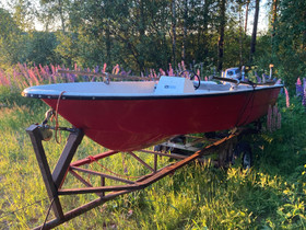 Pulpettivene + traileri, Moottoriveneet, Veneet, Alajärvi, Tori.fi Pulpettivene + traileri, Moottoriveneet, Veneet, Alajärvi, Tori.fi