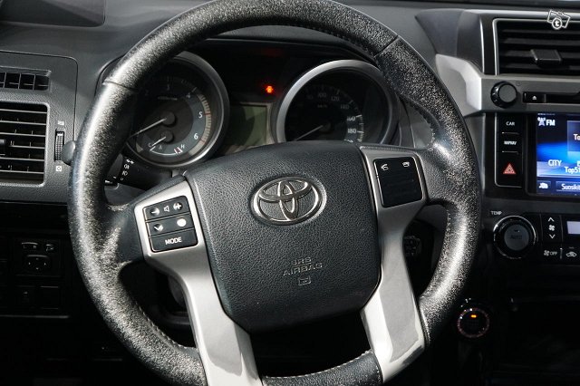 Toyota LAND CRUISER 18
