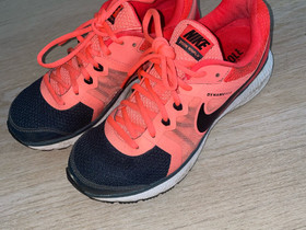 Nike kengät, Juoksu ja lenkkeily, Urheilu ja ulkoilu, Vantaa, Tori.fi Nike kengät, Juoksu ja lenkkeily, Urheilu ja ulkoilu, Vantaa, Tori.fi