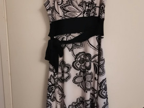Musta-valkokuviollinen mekko M, Janina F, Vaatteet ja kengät, Helsinki, Tori.fi Musta-valkokuviollinen mekko M, Janina F, Vaatteet ja kengät, Helsinki, Tori.fi
