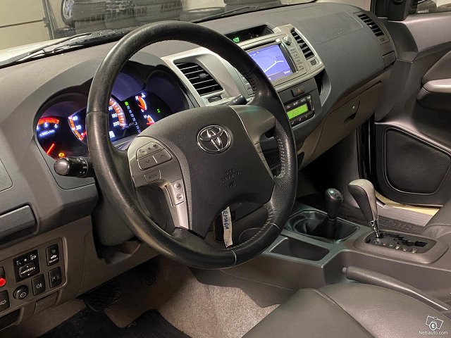 Toyota Hilux 13