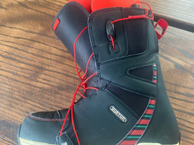 Burton moto koko 42, Laskettelu ja lautailu, Urheilu ja ulkoilu, Nurmijärvi, Tori.fi Burton moto koko 42, Laskettelu ja lautailu, Urheilu ja ulkoilu, Nurmijärvi, Tori.fi