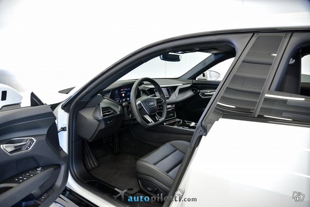 Audi E-Tron GT 14
