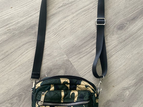 Pikkulaukku / crossbody, Laukut ja hatut, Asusteet ja kellot, Humppila, Tori.fi Pikkulaukku / crossbody, Laukut ja hatut, Asusteet ja kellot, Humppila, Tori.fi
