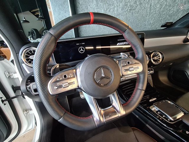 Mercedes-Benz A 35 AMG 10