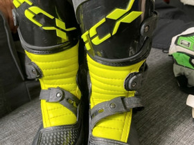 Lasten TCX krossisaappaat 29, Ajoasut, kengät ja kypärät, Mototarvikkeet ja varaosat, Raisio, Tori.fi Lasten TCX krossisaappaat 29, Ajoasut, kengät ja kypärät, Mototarvikkeet ja varaosat, Raisio, Tori.fi