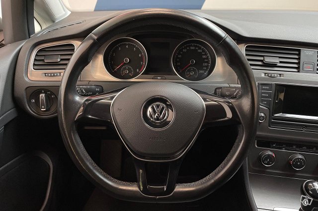 Volkswagen Golf 16