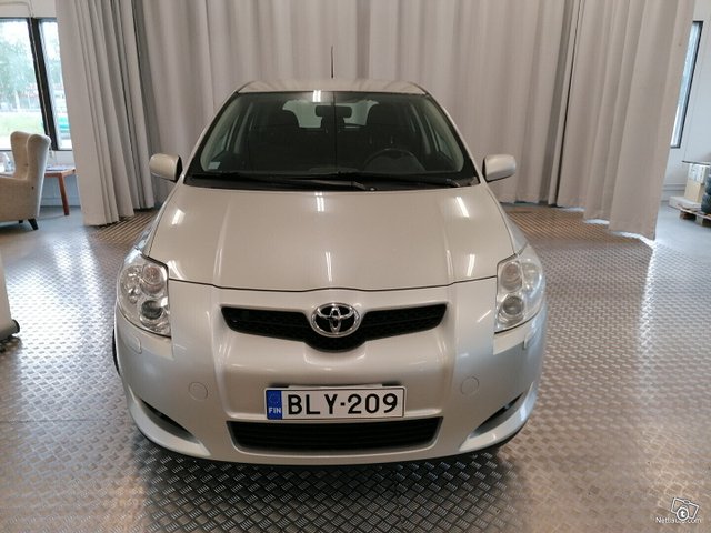 Toyota Auris 9