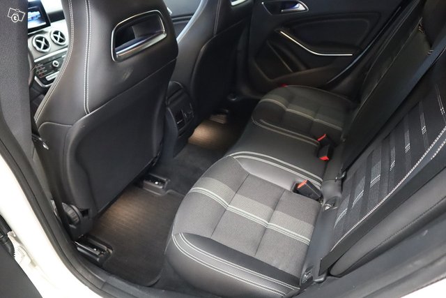 Mercedes-Benz CLA 7