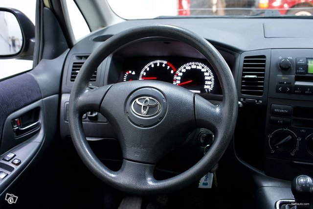 Toyota Corolla Verso 9