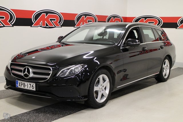 MERCEDES-BENZ E