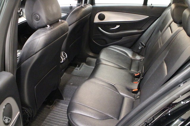 MERCEDES-BENZ E 8
