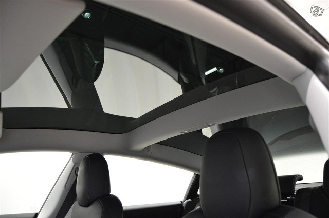 TESLA Model 3 20
