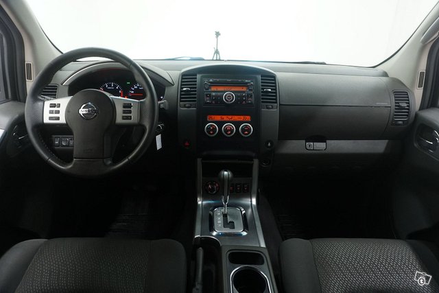 Nissan Pathfinder 9