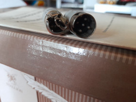 2 Vanhaa liitintä, Audio ja musiikkilaitteet, Viihde-elektroniikka, Kokemäki, Tori.fi 2 Vanhaa liitintä, Audio ja musiikkilaitteet, Viihde-elektroniikka, Kokemäki, Tori.fi