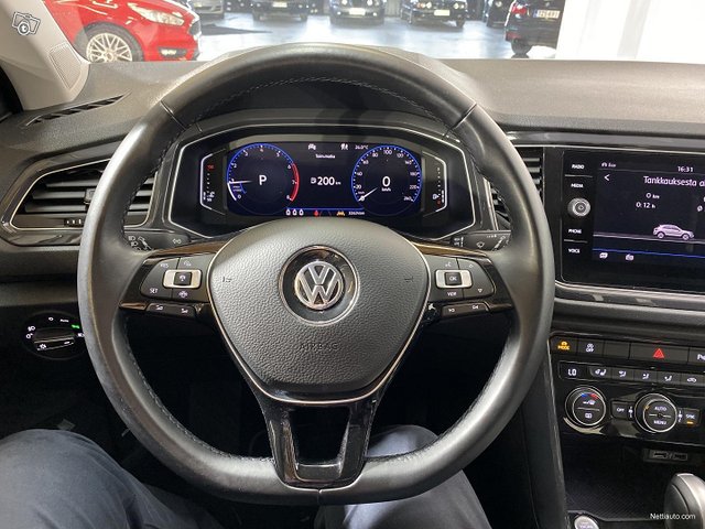 Volkswagen T-Roc 11