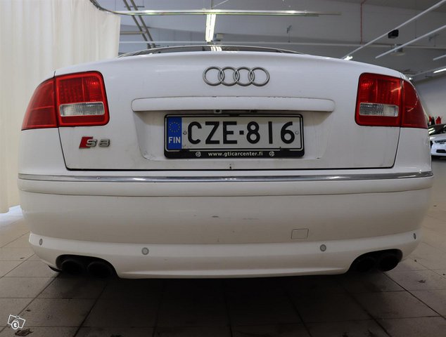 Audi S8 4