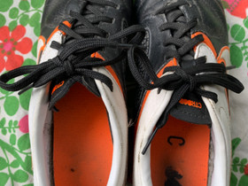 Jalkapallokengät Nike ja Pro Limit, Jalkapallo, Urheilu ja ulkoilu, Rauma, Tori.fi Jalkapallokengät Nike ja Pro Limit, Jalkapallo, Urheilu ja ulkoilu, Rauma, Tori.fi