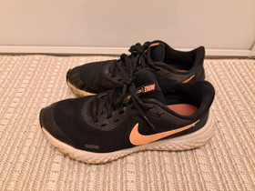 Nike lenkkarit, Lastenvaatteet ja kengät, Pomarkku, Tori.fi Nike lenkkarit, Lastenvaatteet ja kengät, Pomarkku, Tori.fi
