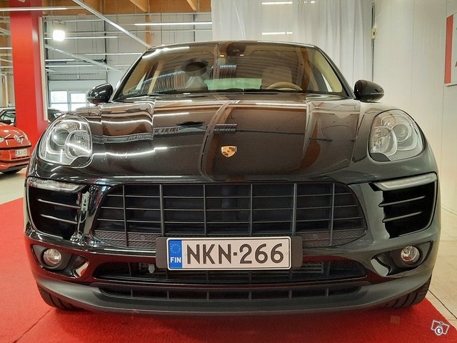 Porsche Macan 8