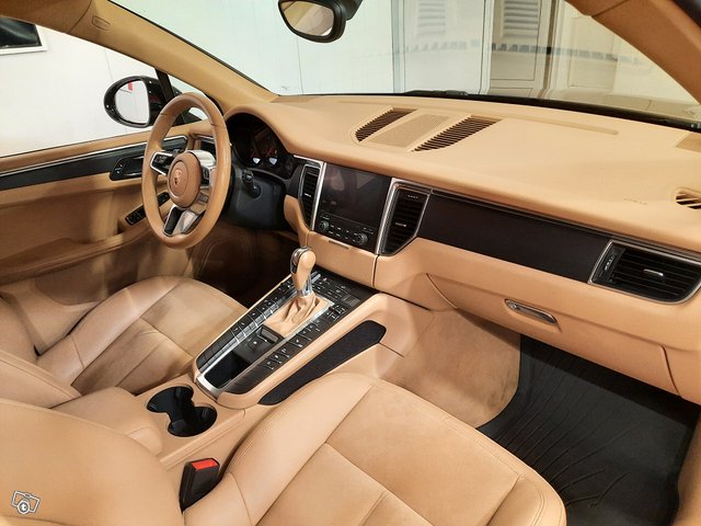 Porsche Macan 14