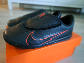 Nike futsalkengät 27, Jalkapallo, Urheilu ja ulkoilu, Kankaanpää, Tori.fi Nike futsalkengät 27, Jalkapallo, Urheilu ja ulkoilu, Kankaanpää, Tori.fi