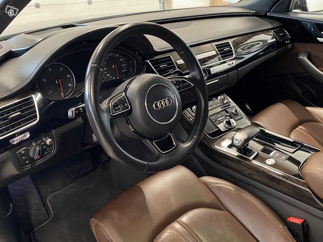 Audi A8 10