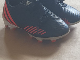 Nappulakengät 28 Adidas, Jalkapallo, Urheilu ja ulkoilu, Lapua, Tori.fi Nappulakengät 28 Adidas, Jalkapallo, Urheilu ja ulkoilu, Lapua, Tori.fi