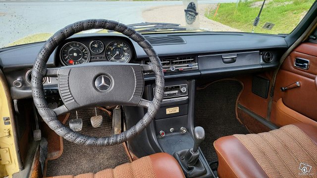 Mercedes-Benz 115 9