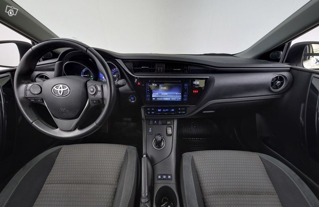 Toyota Auris 11