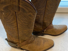 Bootsit 38, Muu urheilu ja ulkoilu, Urheilu ja ulkoilu, Seinäjoki, Tori.fi Bootsit 38, Muu urheilu ja ulkoilu, Urheilu ja ulkoilu, Seinäjoki, Tori.fi
