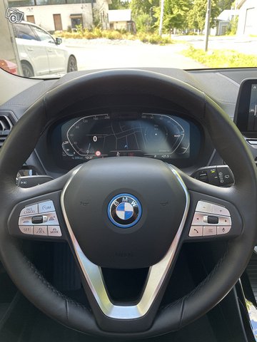 BMW IX3 13