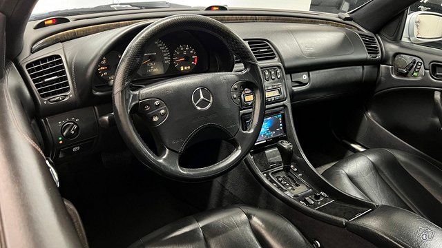 Mercedes-Benz CLK 55 AMG 7