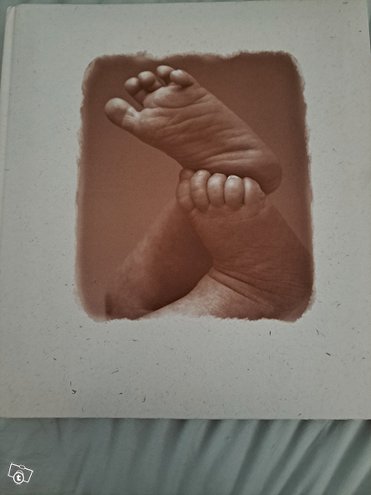 Uusi vauvan valkokuva-albumi
