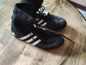 Adidas nyrkkeilytossut, Kamppailulajit, Urheilu ja ulkoilu, Jyväskylä, Tori.fi Adidas nyrkkeilytossut, Kamppailulajit, Urheilu ja ulkoilu, Jyväskylä, Tori.fi