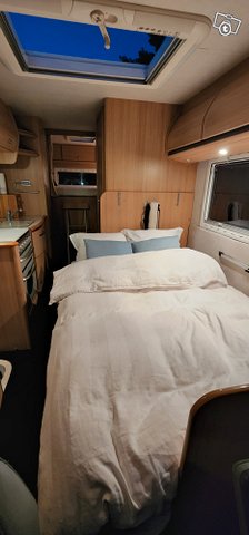 Asuntoauto, aurinkopaneeli+invertteri 5