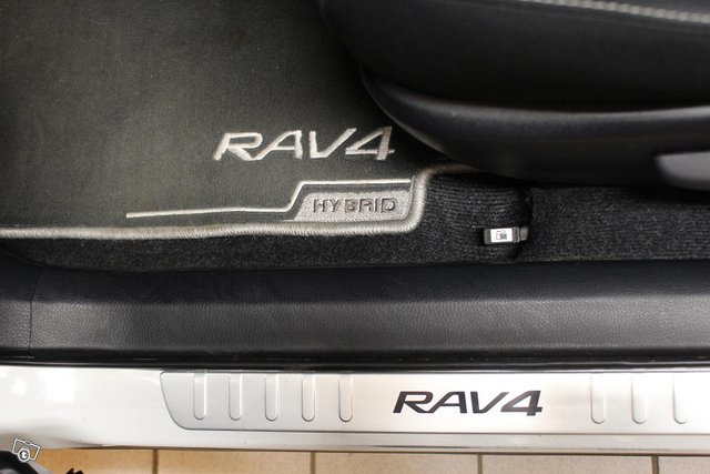Toyota RAV4 20