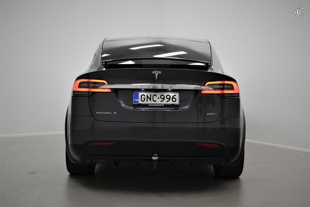 Tesla Model X 3