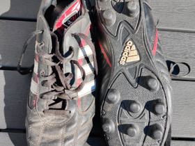 Adidas 42, Jalkapallo, Urheilu ja ulkoilu, Ulvila, Tori.fi Adidas 42, Jalkapallo, Urheilu ja ulkoilu, Ulvila, Tori.fi
