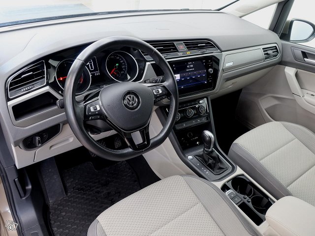 Volkswagen TOURAN 5