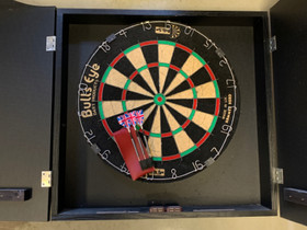 Darts taulu, kaappi, darts tikkoja + kotelo, Pelit ja muut harrastukset, Tampere, Tori.fi Darts taulu, kaappi, darts tikkoja + kotelo, Pelit ja muut harrastukset, Tampere, Tori.fi