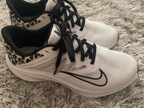 Nike Quest juoksulenkkarit koko 38,5, Juoksu ja lenkkeily, Urheilu ja ulkoilu, Pori, Tori.fi Nike Quest juoksulenkkarit koko 38,5, Juoksu ja lenkkeily, Urheilu ja ulkoilu, Pori, Tori.fi