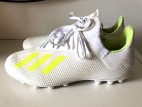 Adidas jalkapallokengät koko 41,5, Jalkapallo, Urheilu ja ulkoilu, Äänekoski, Tori.fi Adidas jalkapallokengät koko 41,5, Jalkapallo, Urheilu ja ulkoilu, Äänekoski, Tori.fi
