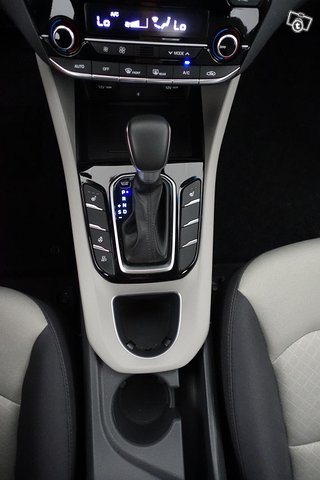 Hyundai Ioniq Plug-In 16